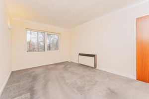 LIVING ROOM- click for photo gallery